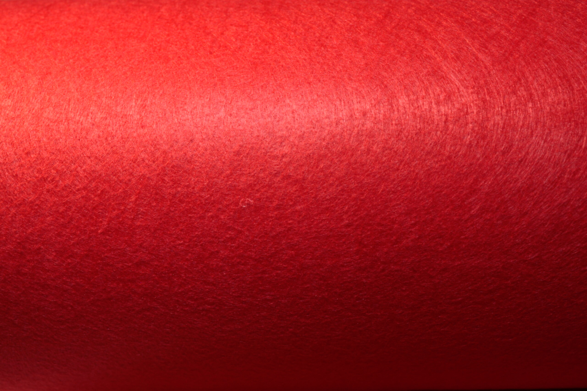 Tela de fieltro sintético color rojo. 