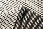 Topo blanco y negro